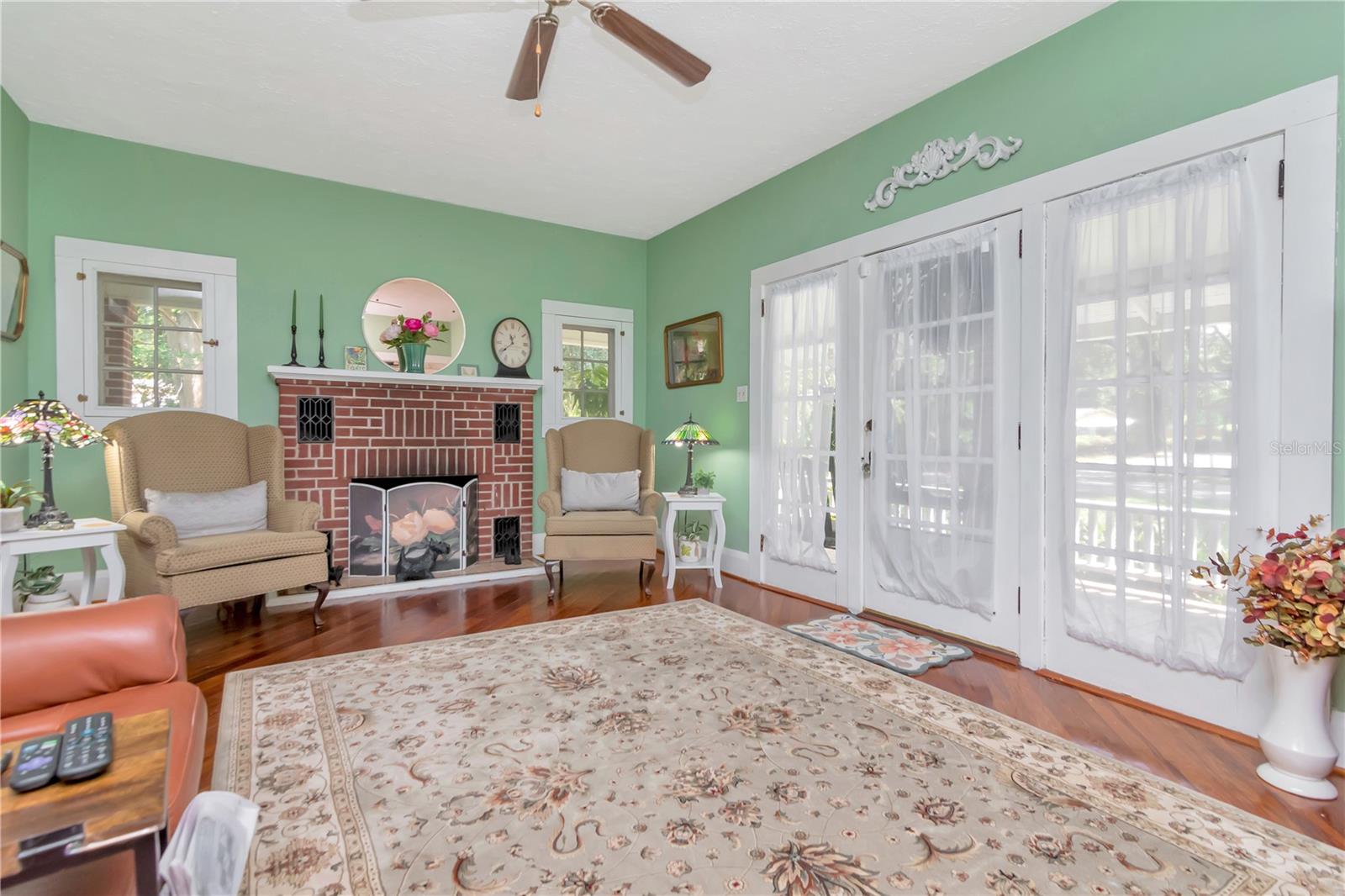 Listing photo id 7 for 128 Montclair Avenue