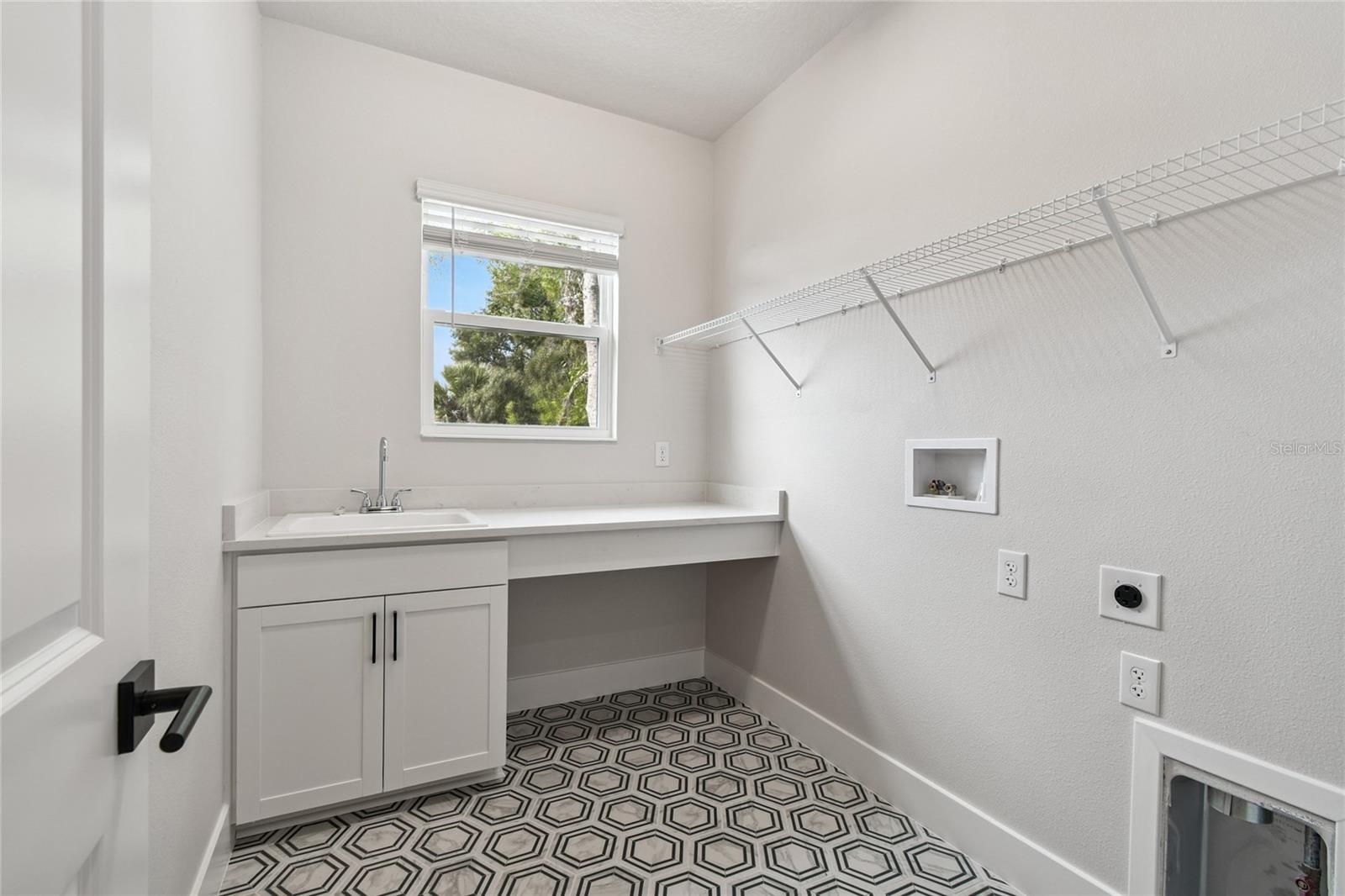 Image 45 of 50 For 4017 Cass