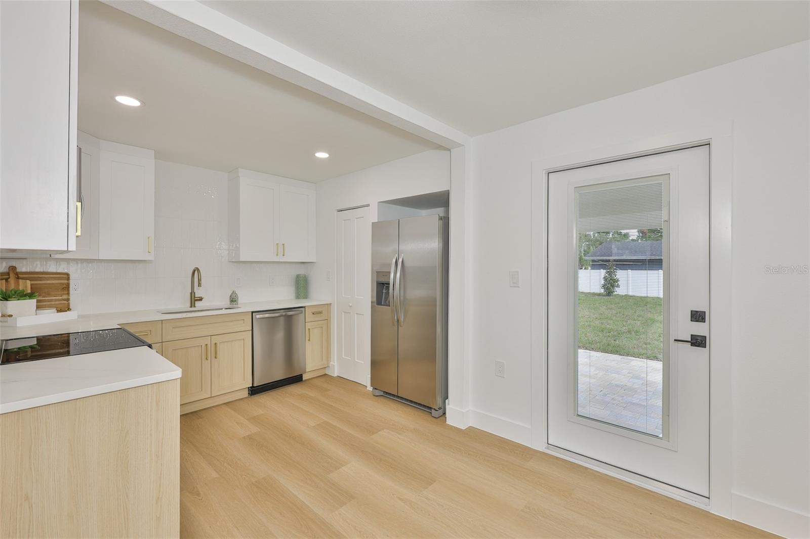 Listing photo id 8 for 2125 Ferris Avenue