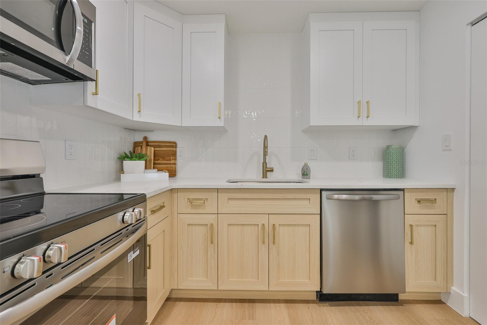 Listing photo id 9 for 2125 Ferris Avenue