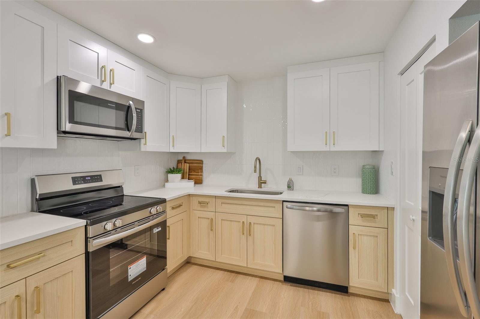 Listing photo id 10 for 2125 Ferris Avenue