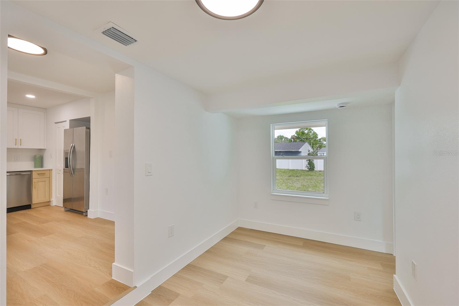 Listing photo id 15 for 2125 Ferris Avenue