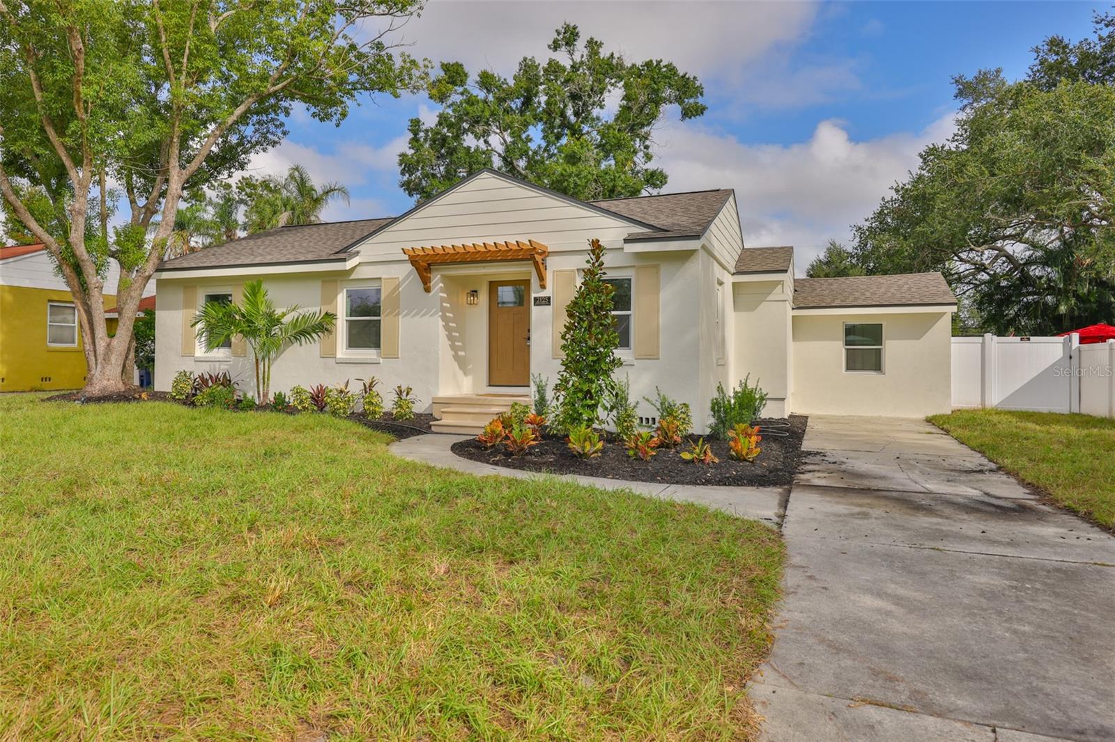 Listing photo id 0 for 2125 Ferris Avenue