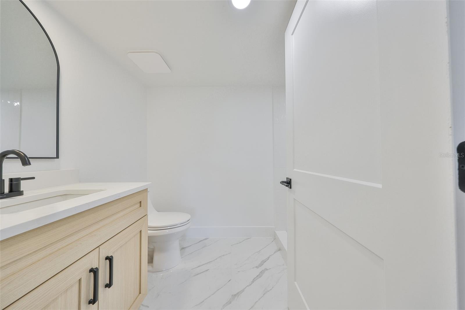 Listing photo id 21 for 2125 Ferris Avenue