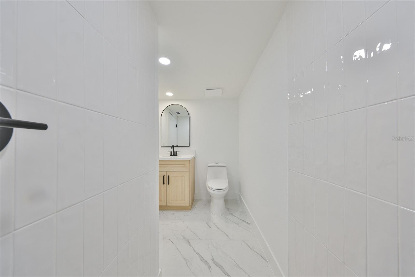 Listing photo id 22 for 2125 Ferris Avenue