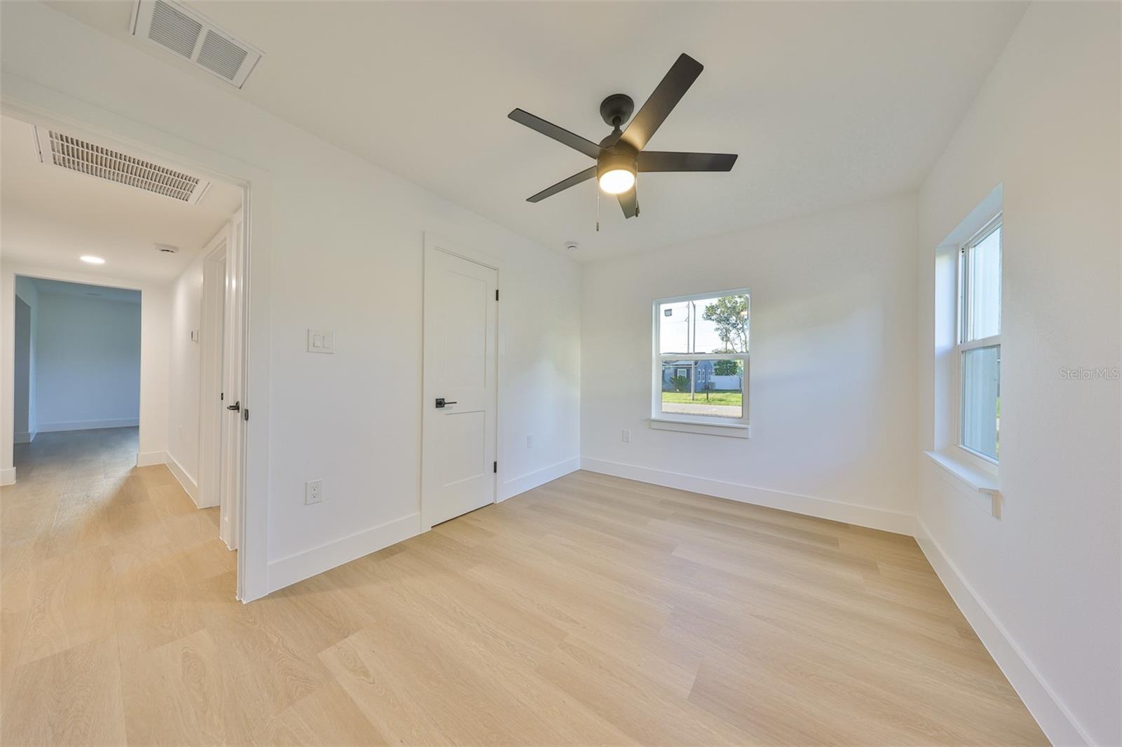 Listing photo id 27 for 2125 Ferris Avenue
