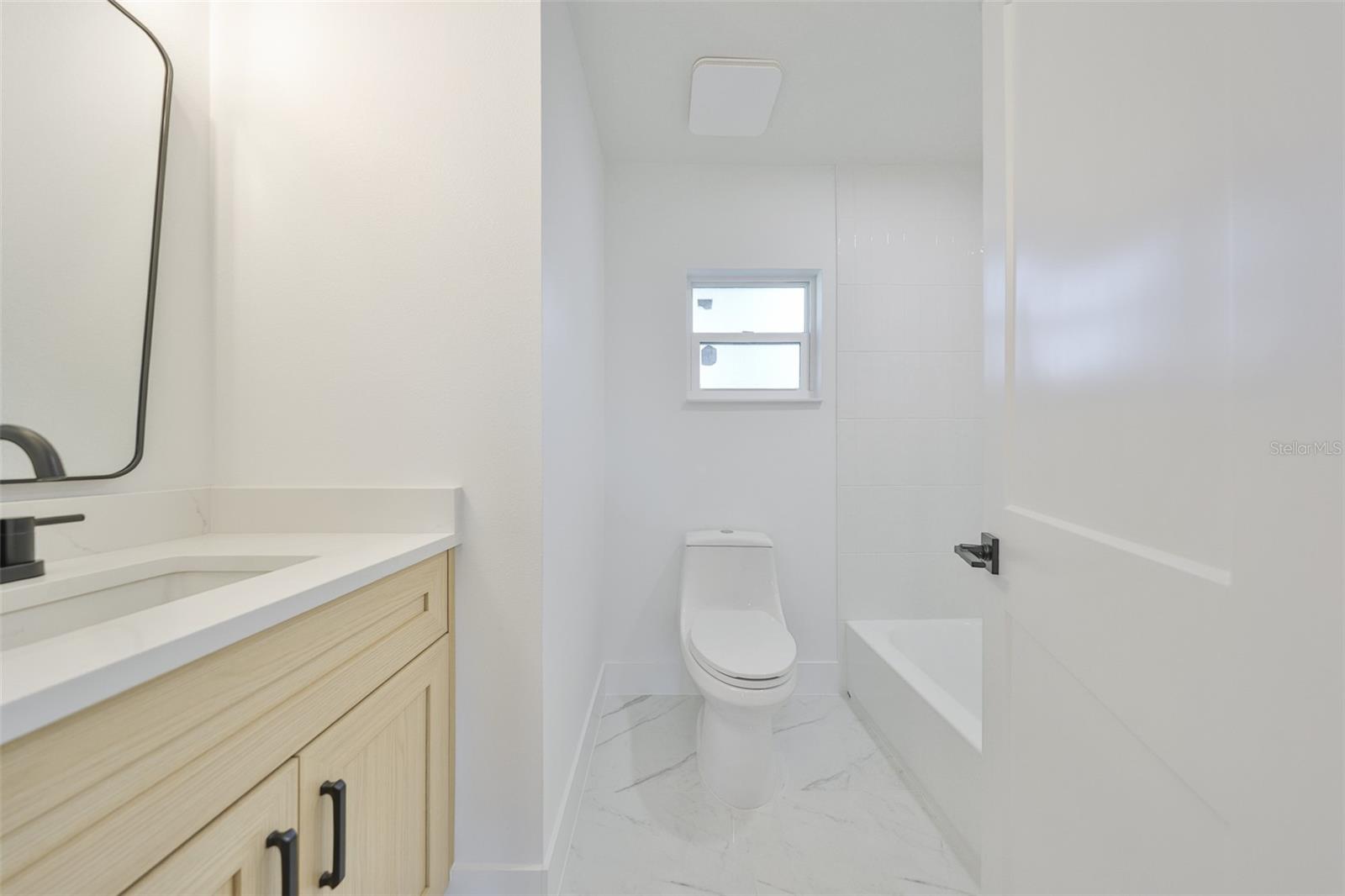 Listing photo id 29 for 2125 Ferris Avenue