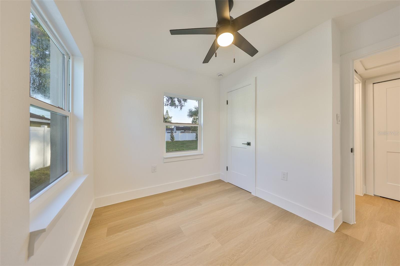 Listing photo id 31 for 2125 Ferris Avenue