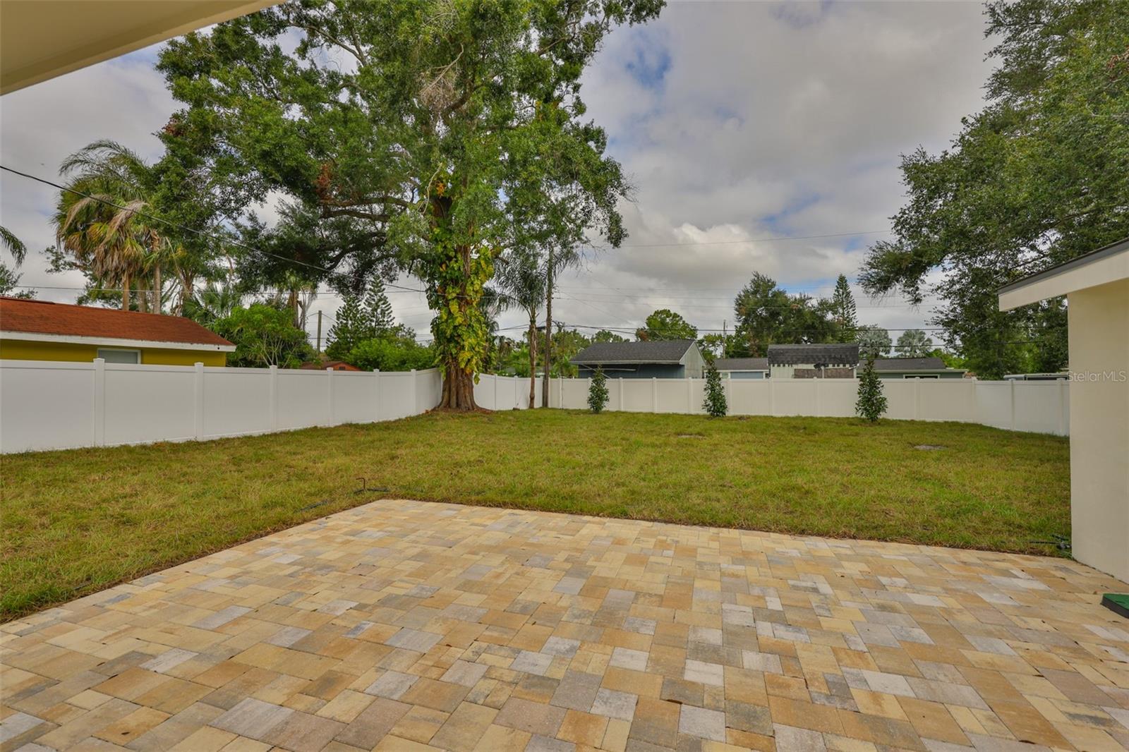 Listing photo id 33 for 2125 Ferris Avenue