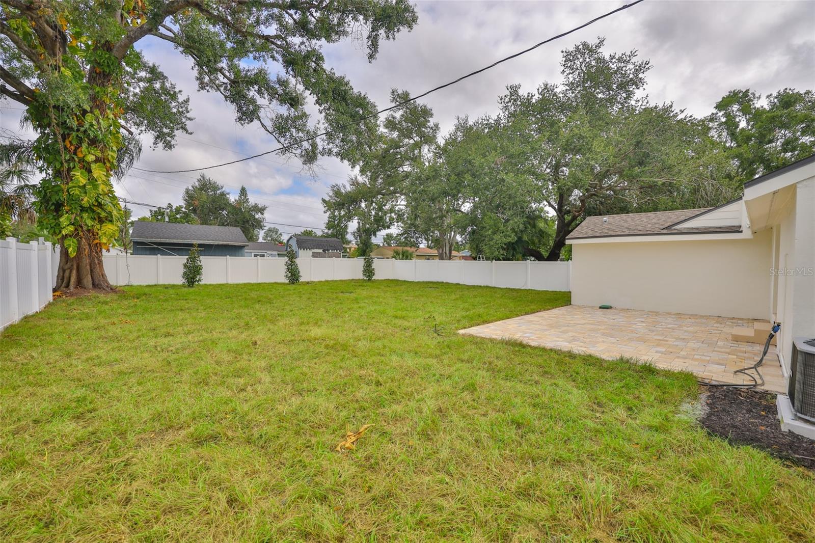 Listing photo id 37 for 2125 Ferris Avenue