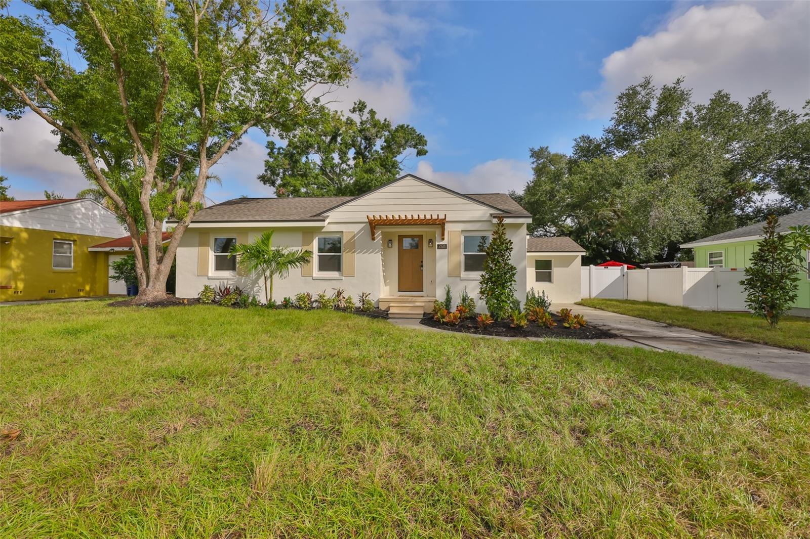 Listing photo id 2 for 2125 Ferris Avenue