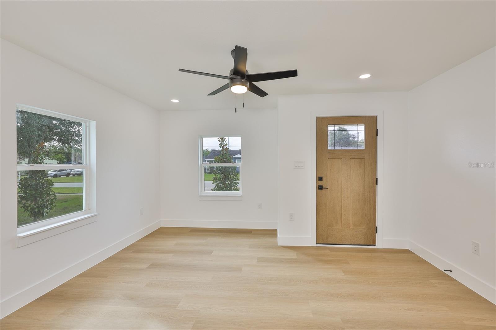 Listing photo id 5 for 2125 Ferris Avenue