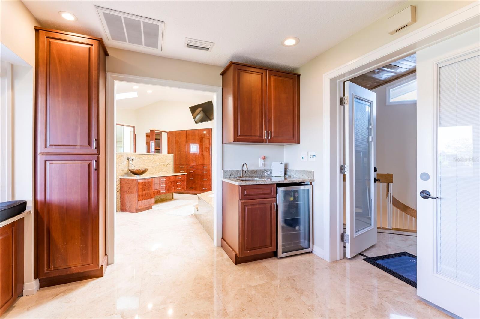 Image 43 of 84 For 2268 Kings Point Drive