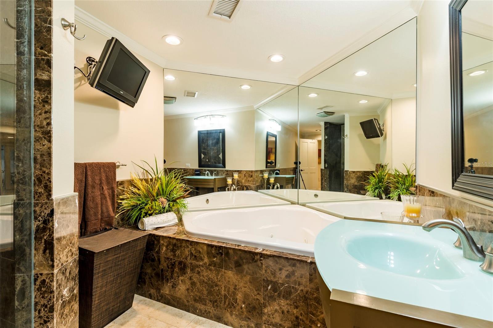 Image 58 of 84 For 2268 Kings Point Drive