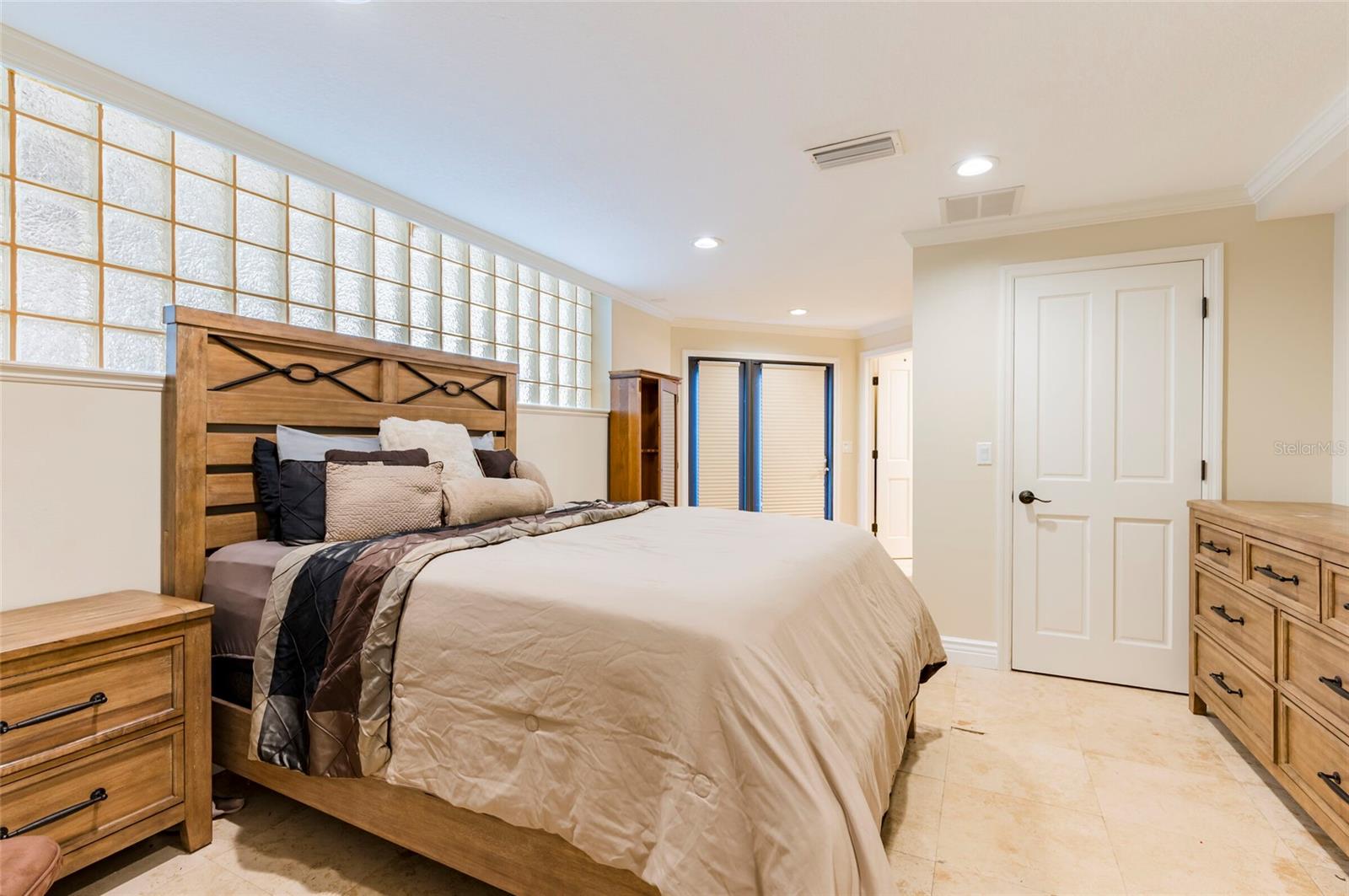 Image 59 of 84 For 2268 Kings Point Drive