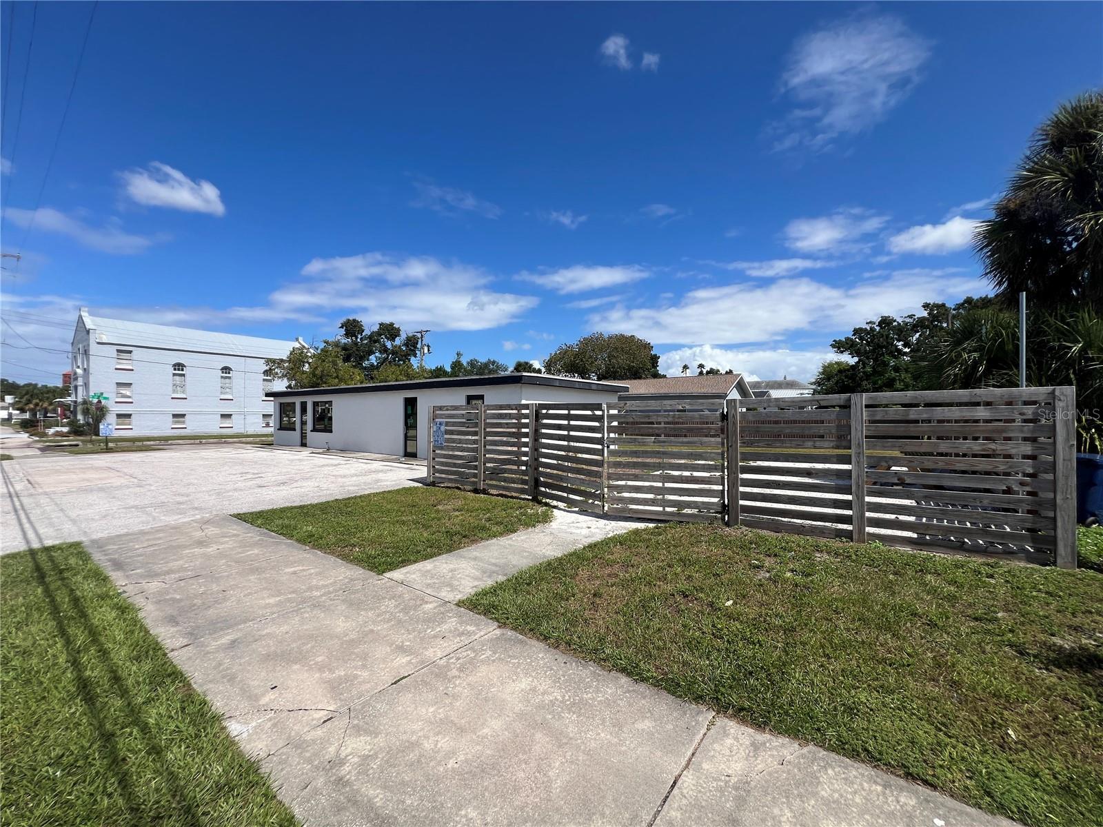 Image 5 of 10 For 1713 Albany Avenue