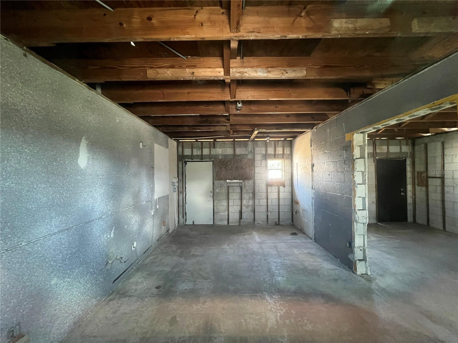 Image 9 of 10 For 1713 Albany Avenue