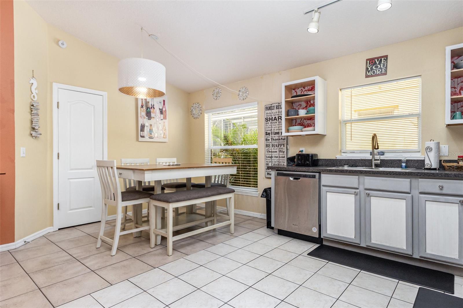 Image 9 of 32 For 1111 Royal Ridge Drive