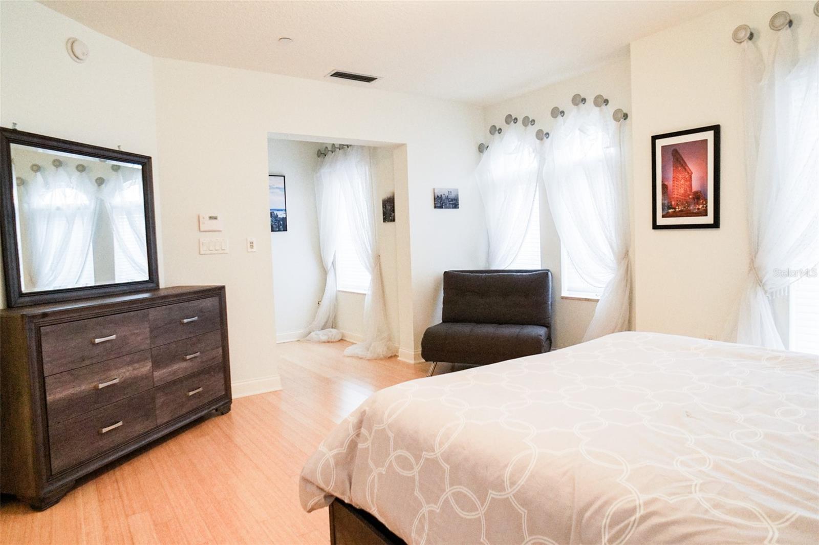 Image 26 of 48 For 505 Mandalay Avenue 62