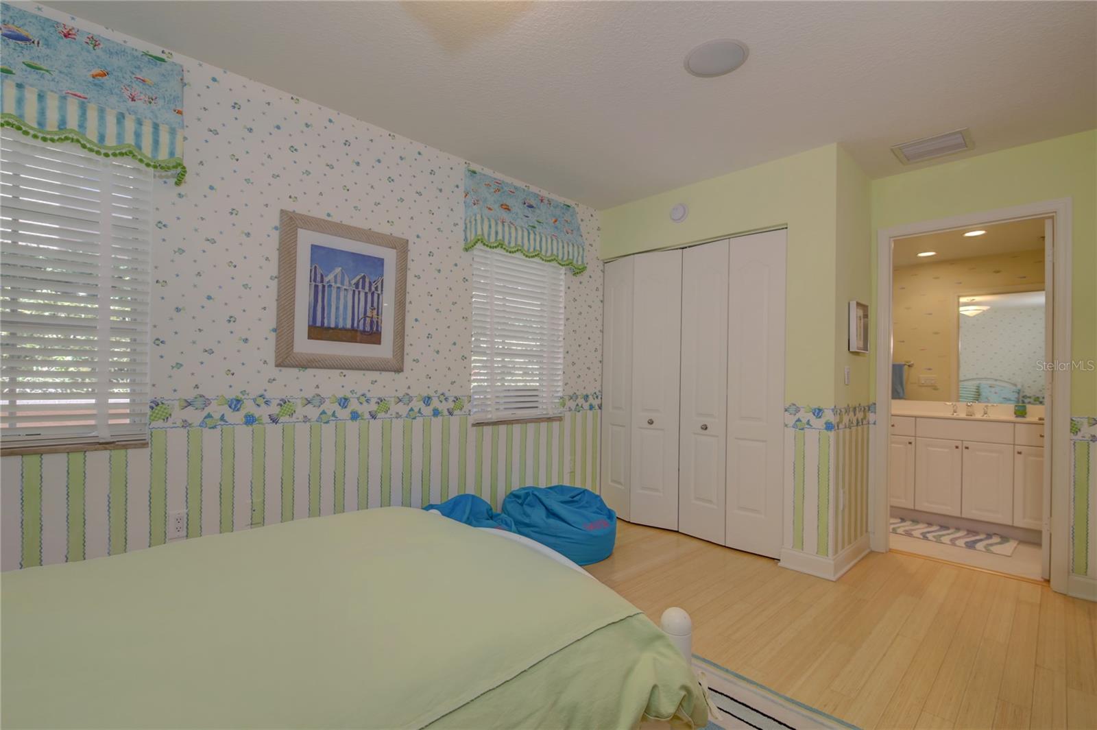 Image 30 of 48 For 505 Mandalay Avenue 62