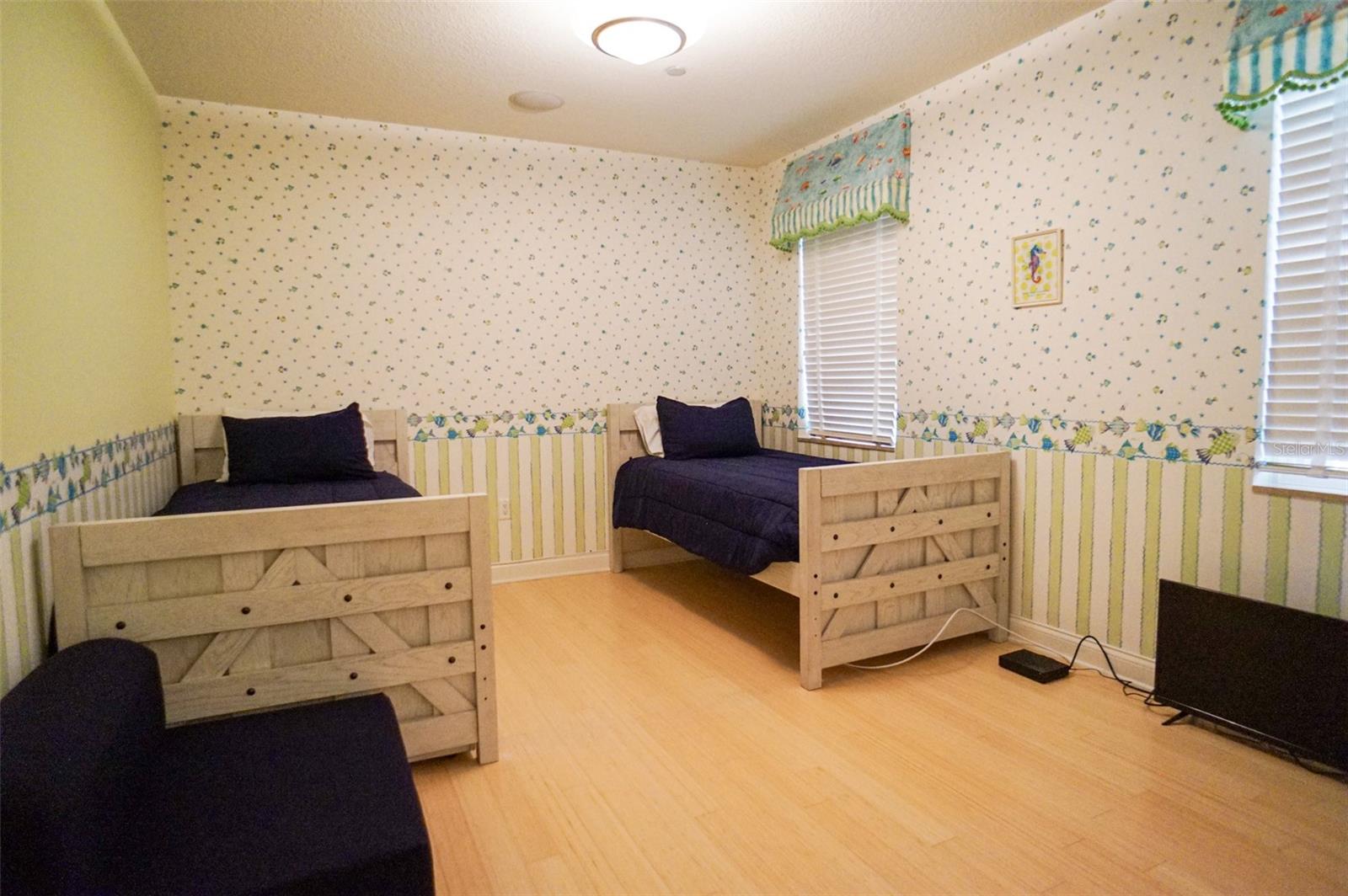 Image 31 of 48 For 505 Mandalay Avenue 62