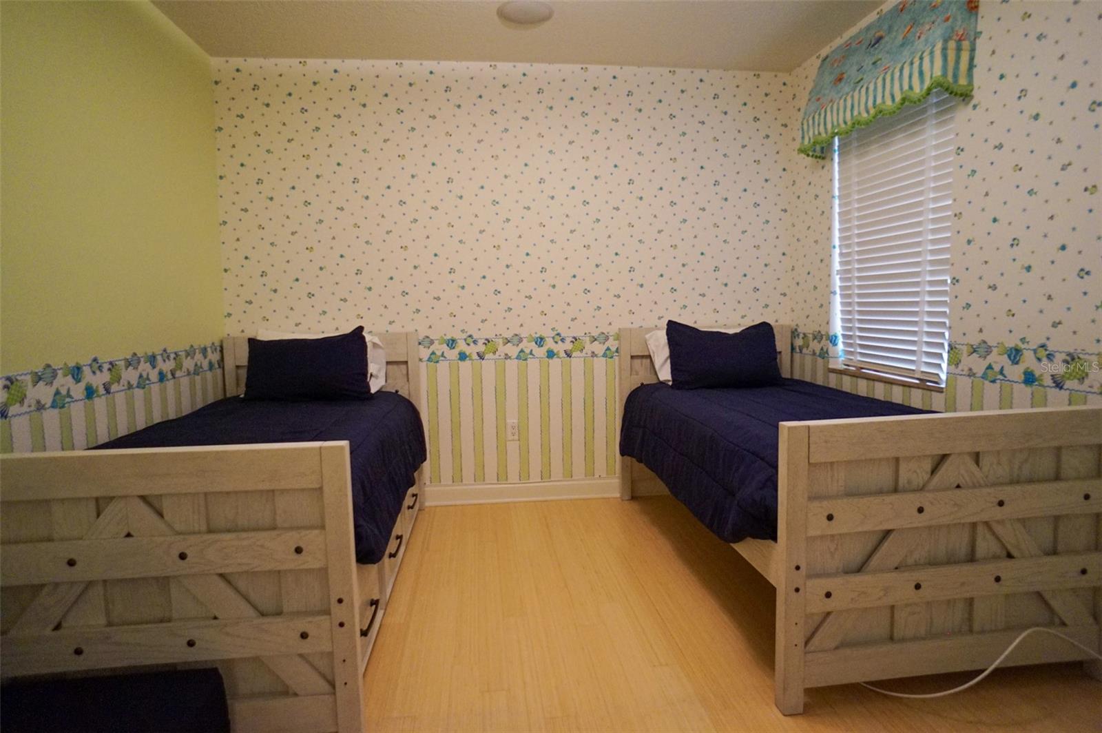 Image 32 of 48 For 505 Mandalay Avenue 62