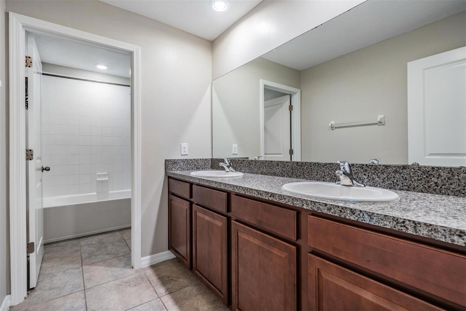 Listing photo id 31 for 14704 Scottburgh Glen Drive