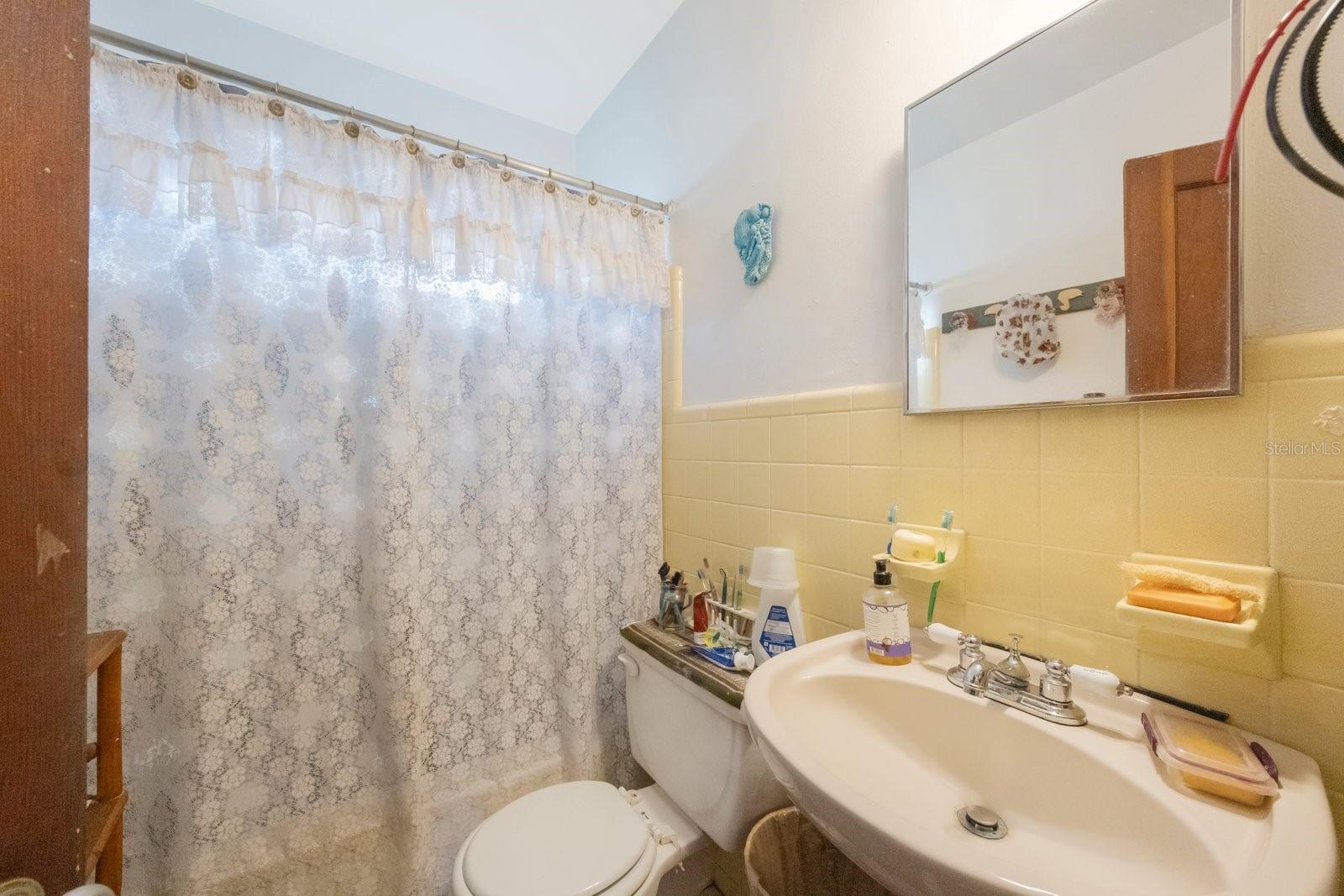 Image 18 of 29 For 2454 6th Avenue N