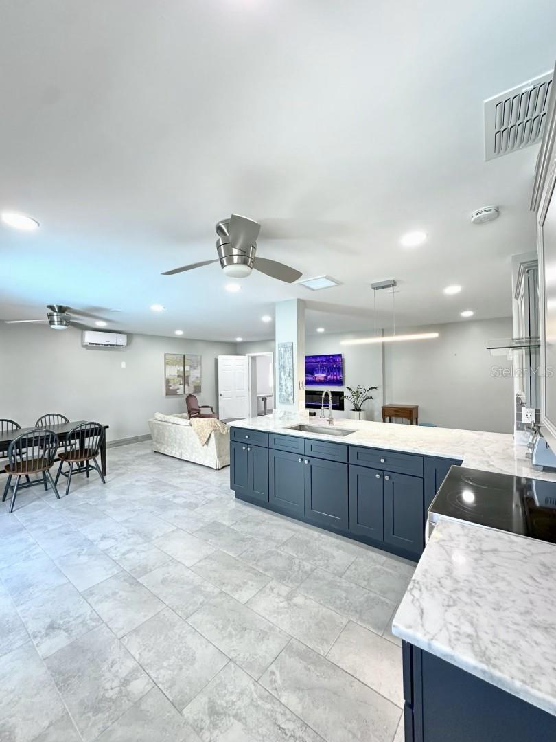 Image 11 of 27 For 14007 Vivian Drive 2