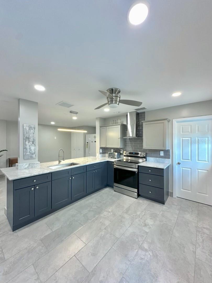 Image 13 of 27 For 14007 Vivian Drive 2