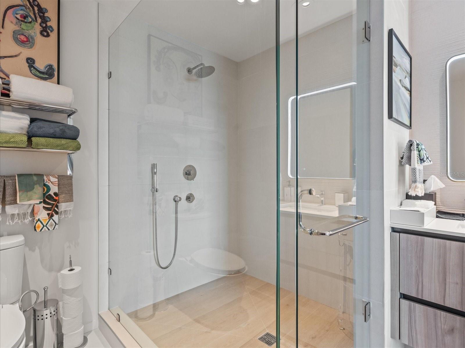 Image 90 of 100 For 1020 Sunset Point Road 511