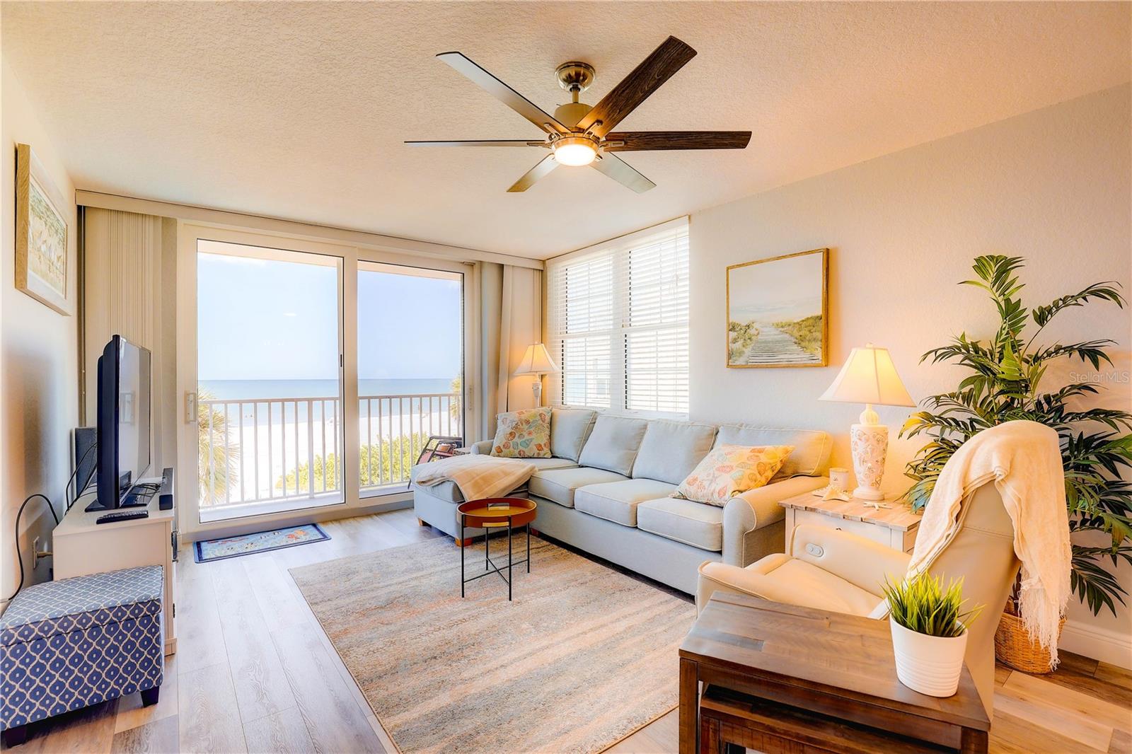 Image 13 of 44 For 19526 Gulf Boulevard 2c