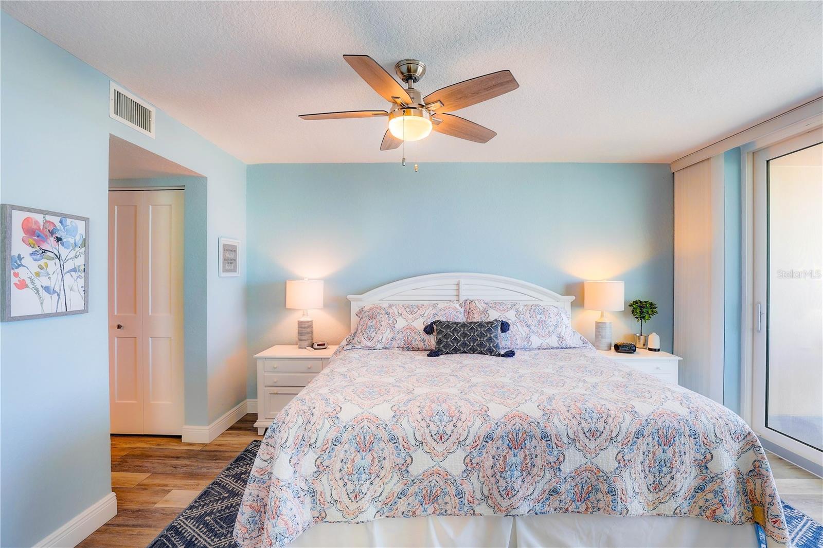 Image 15 of 44 For 19526 Gulf Boulevard 2c