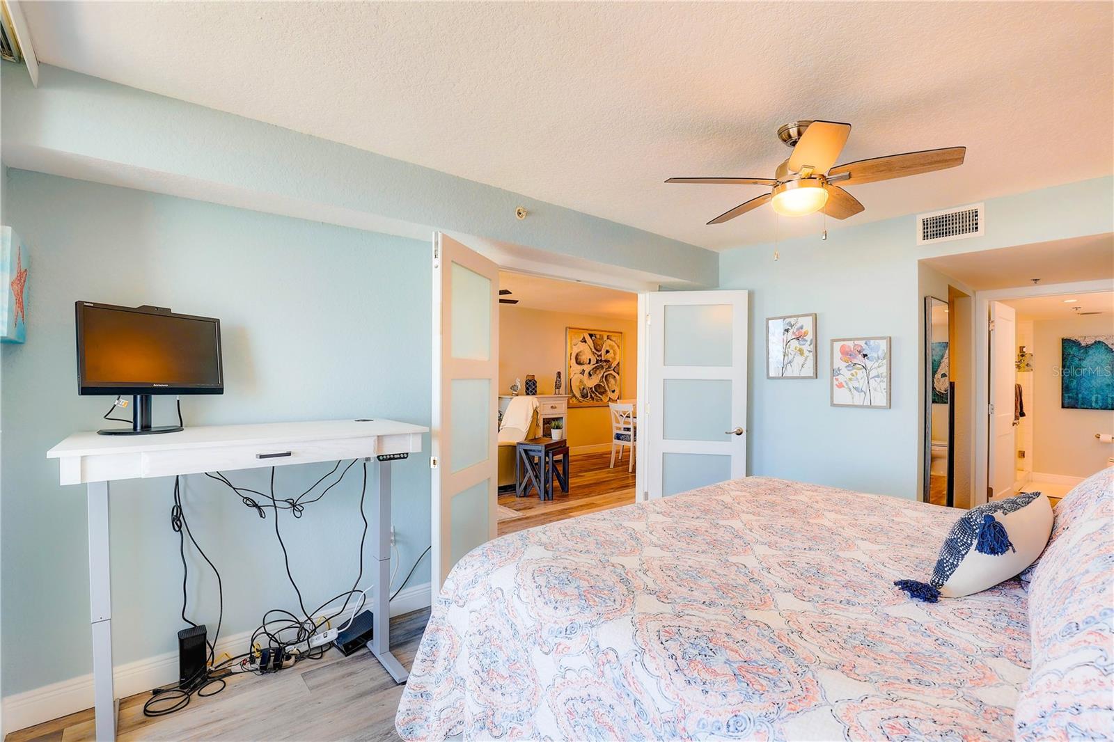 Image 17 of 44 For 19526 Gulf Boulevard 2c