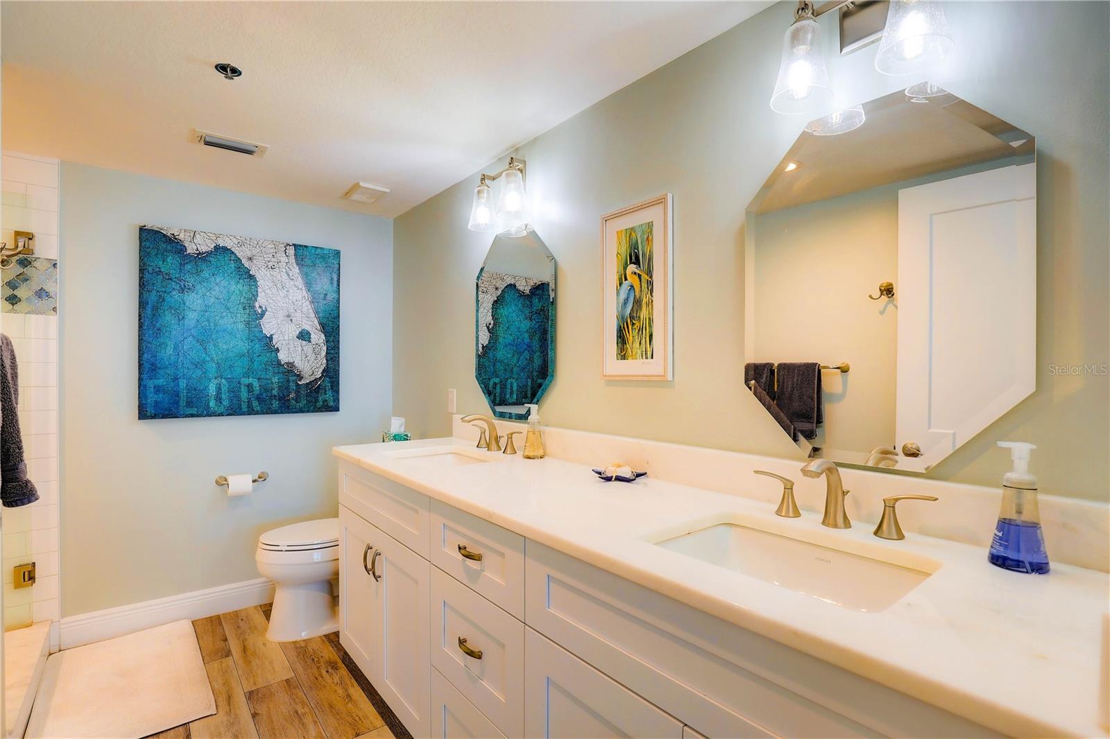 Image 19 of 44 For 19526 Gulf Boulevard 2c