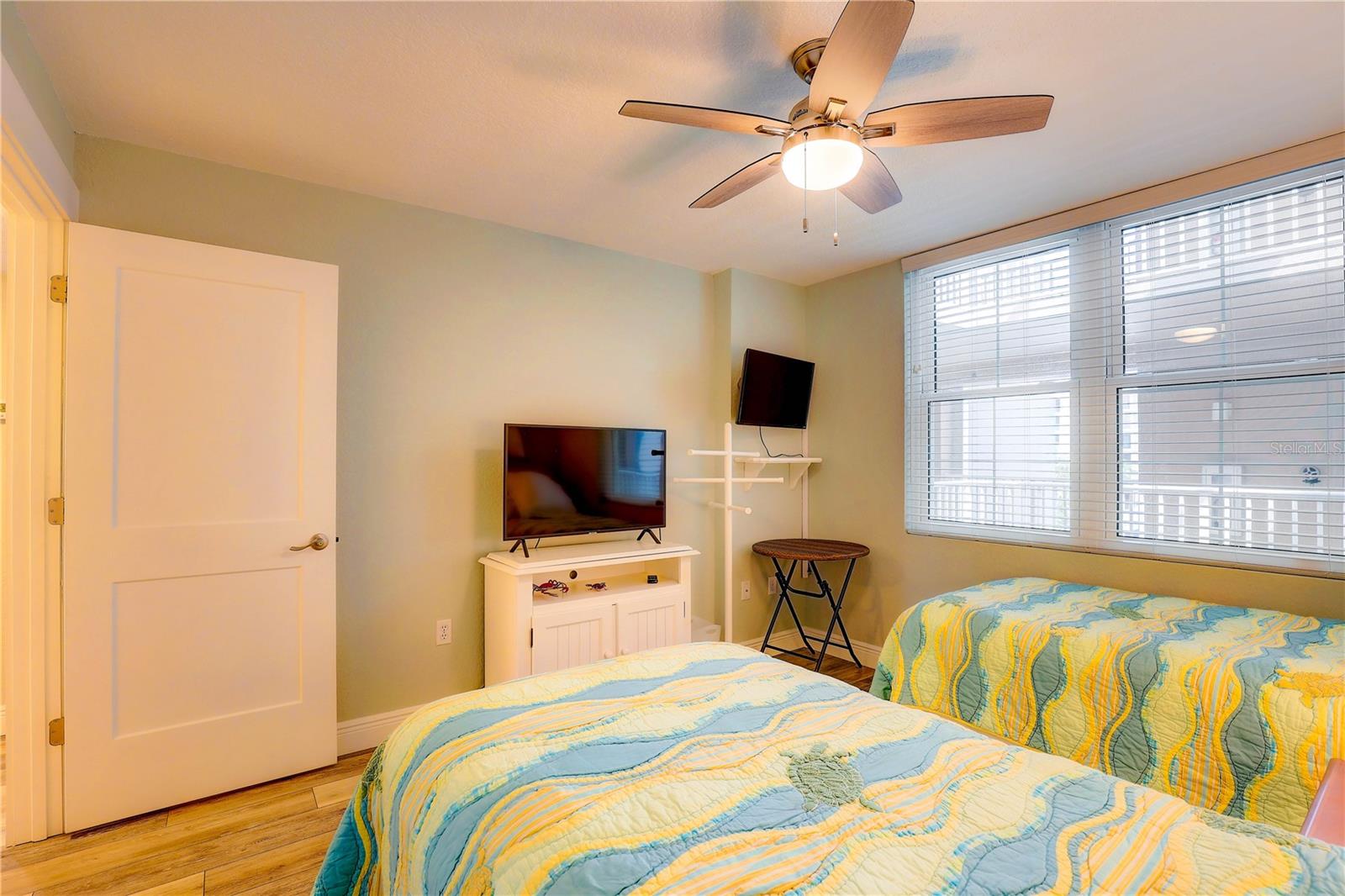 Image 24 of 44 For 19526 Gulf Boulevard 2c