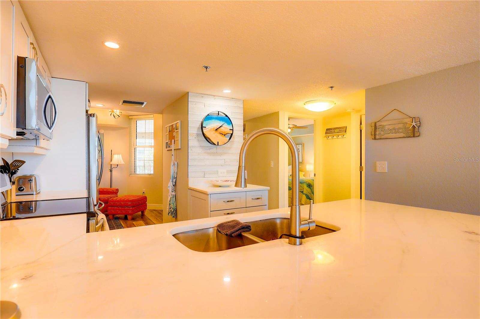 Image 27 of 44 For 19526 Gulf Boulevard 2c