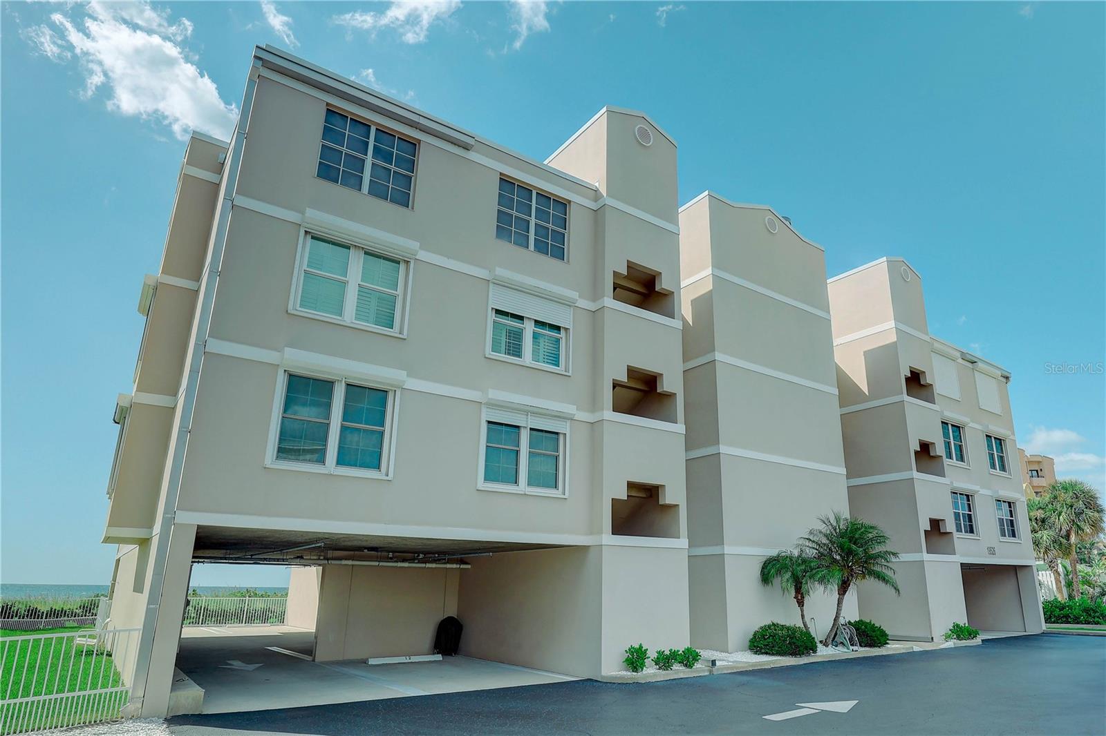 Image 31 of 44 For 19526 Gulf Boulevard 2c