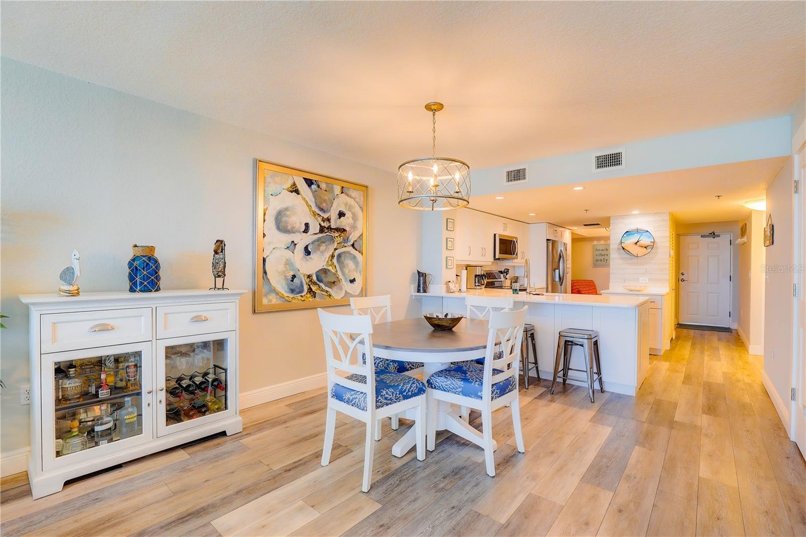 Image 9 of 44 For 19526 Gulf Boulevard 2c