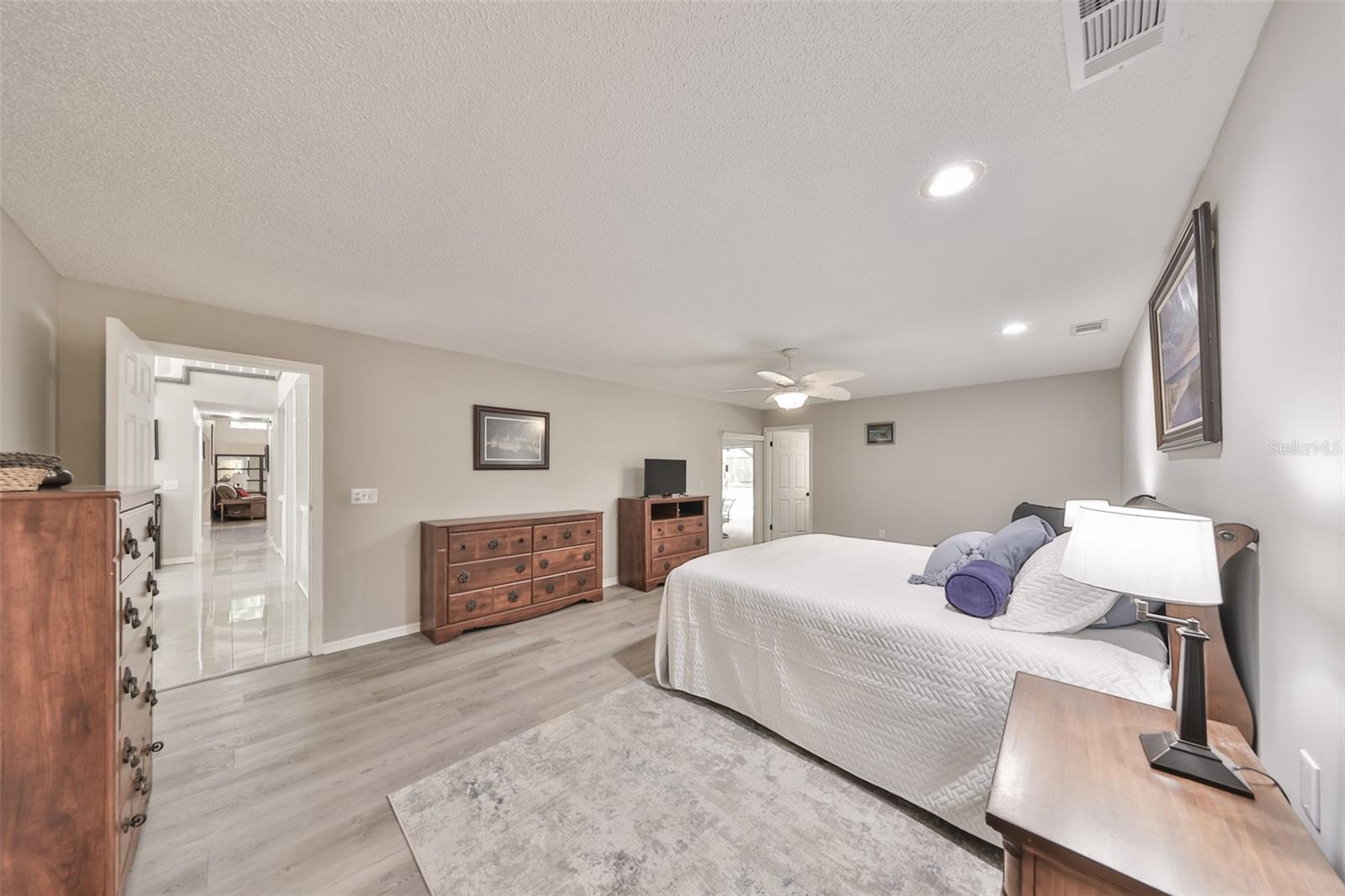 Listing photo id 14 for 1902 Sweet Bay Court