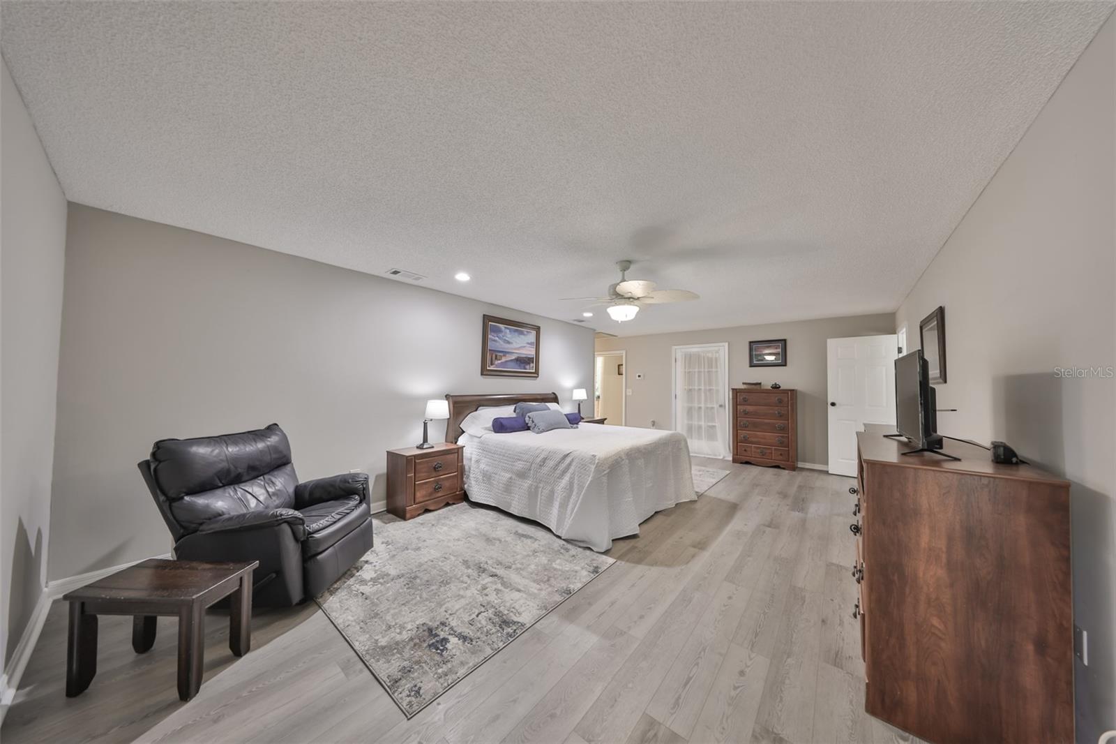 Listing photo id 15 for 1902 Sweet Bay Court