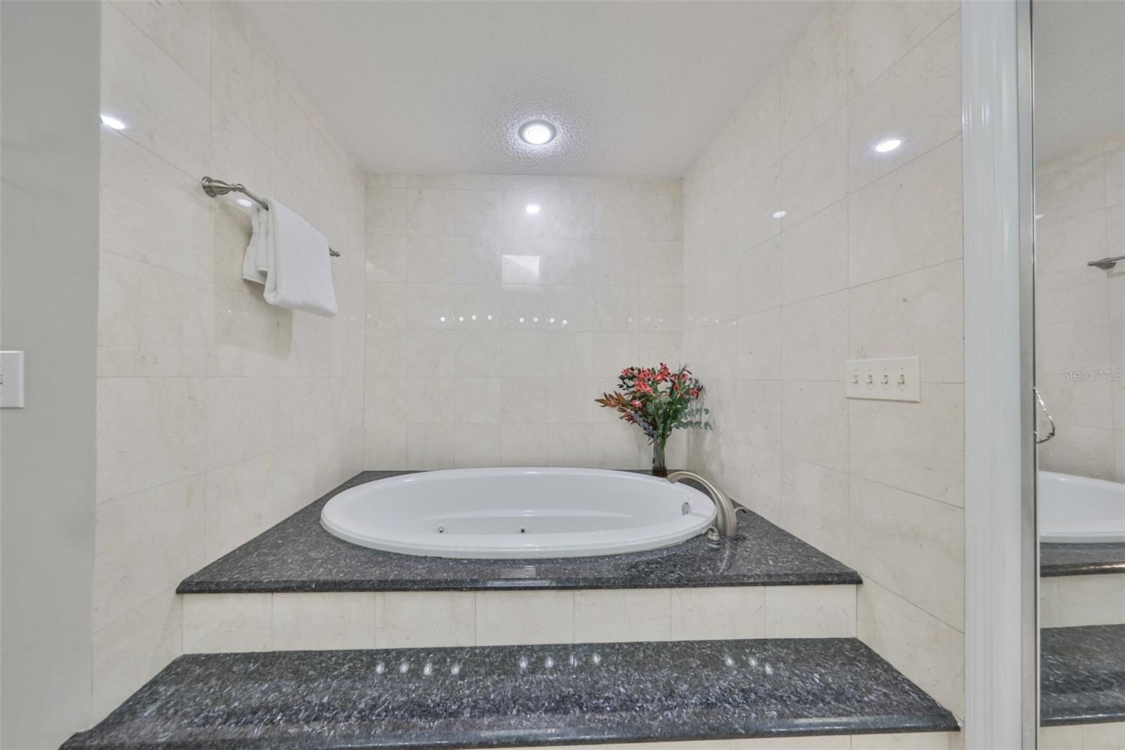 Listing photo id 18 for 1902 Sweet Bay Court