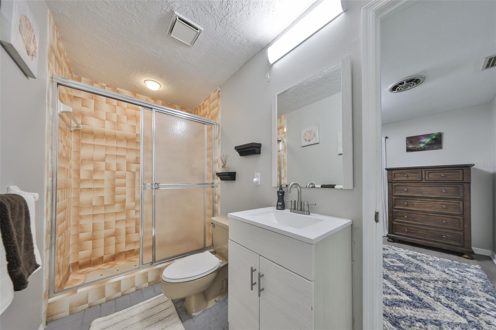 Listing photo id 22 for 1902 Sweet Bay Court