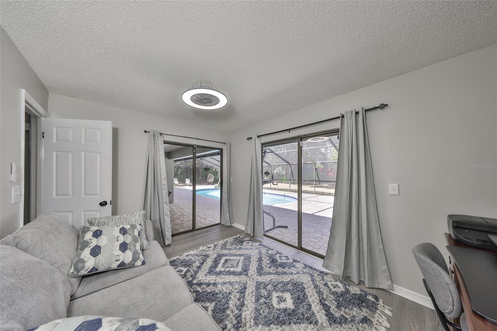 Listing photo id 23 for 1902 Sweet Bay Court