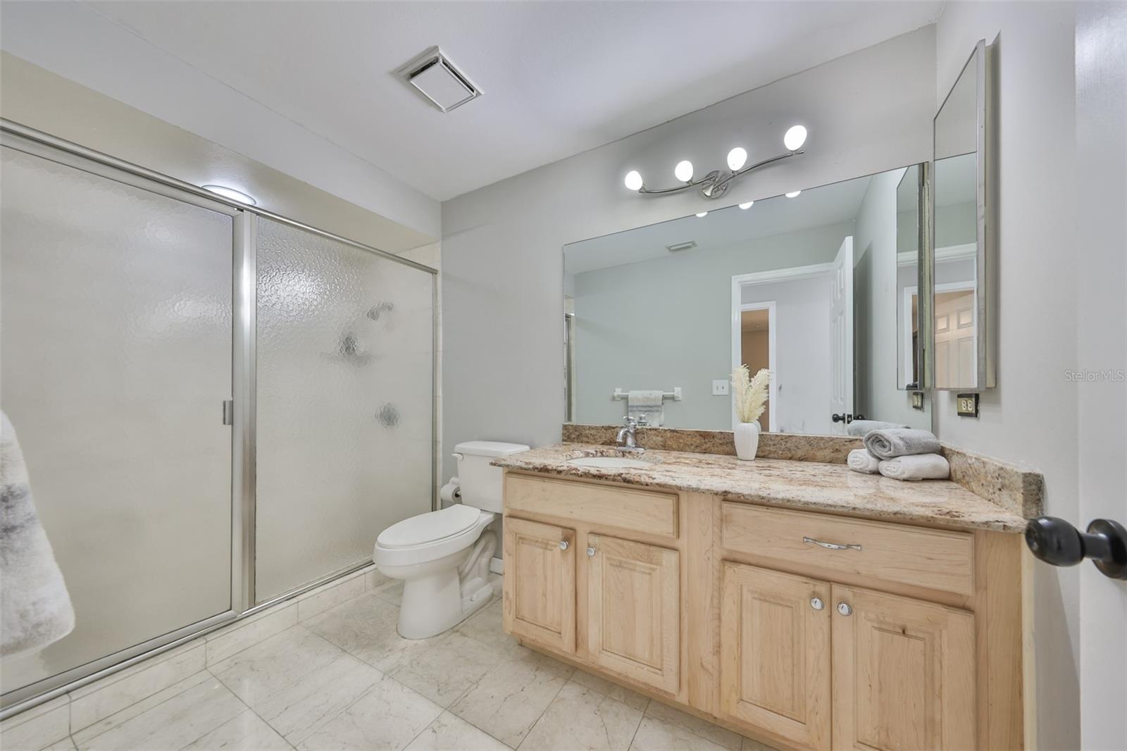 Listing photo id 26 for 1902 Sweet Bay Court