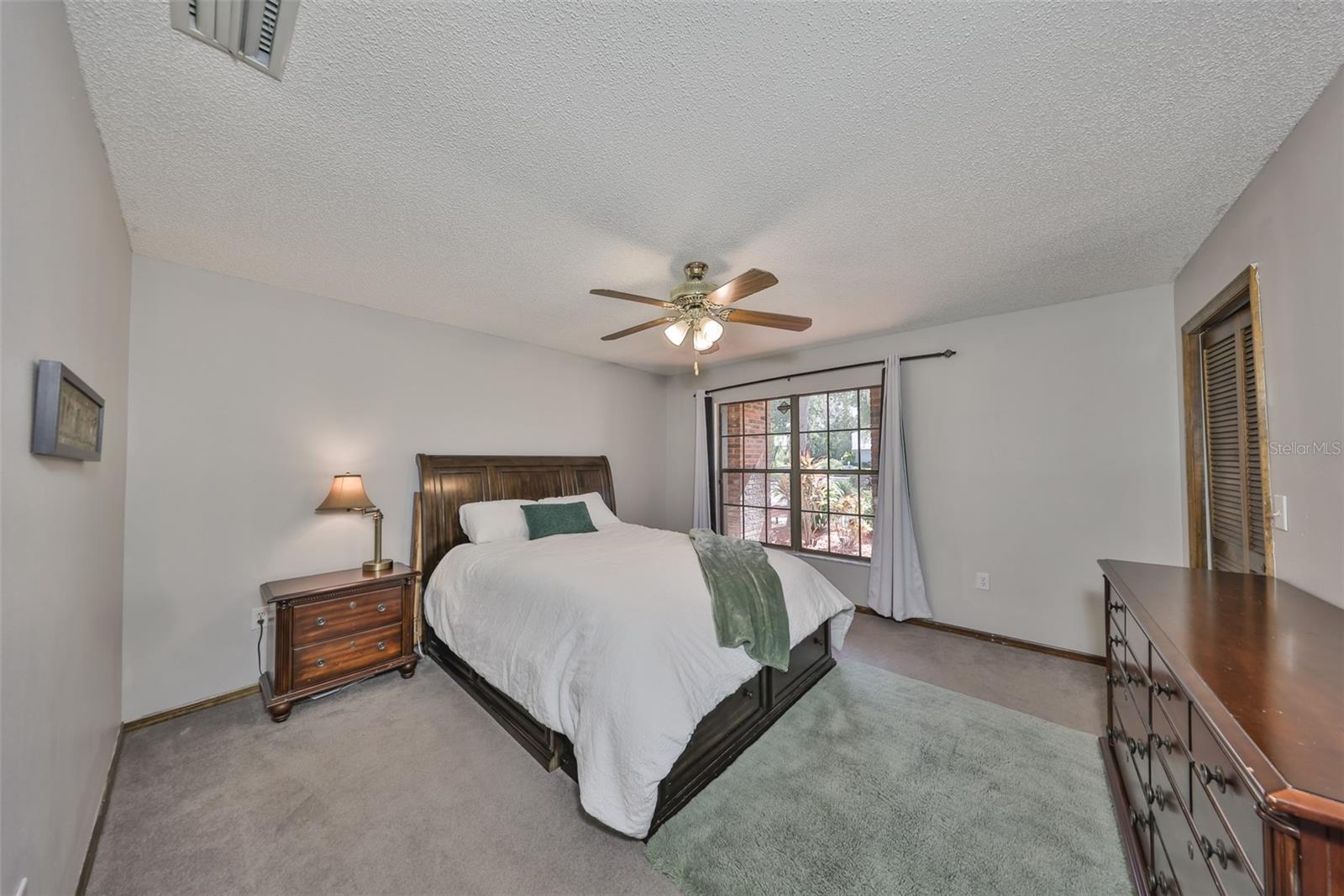 Listing photo id 27 for 1902 Sweet Bay Court