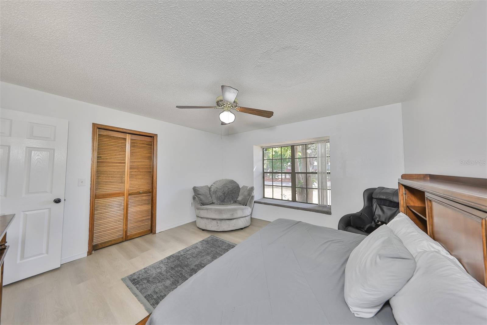 Listing photo id 31 for 1902 Sweet Bay Court