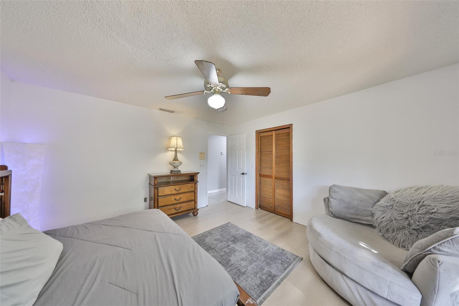 Listing photo id 32 for 1902 Sweet Bay Court