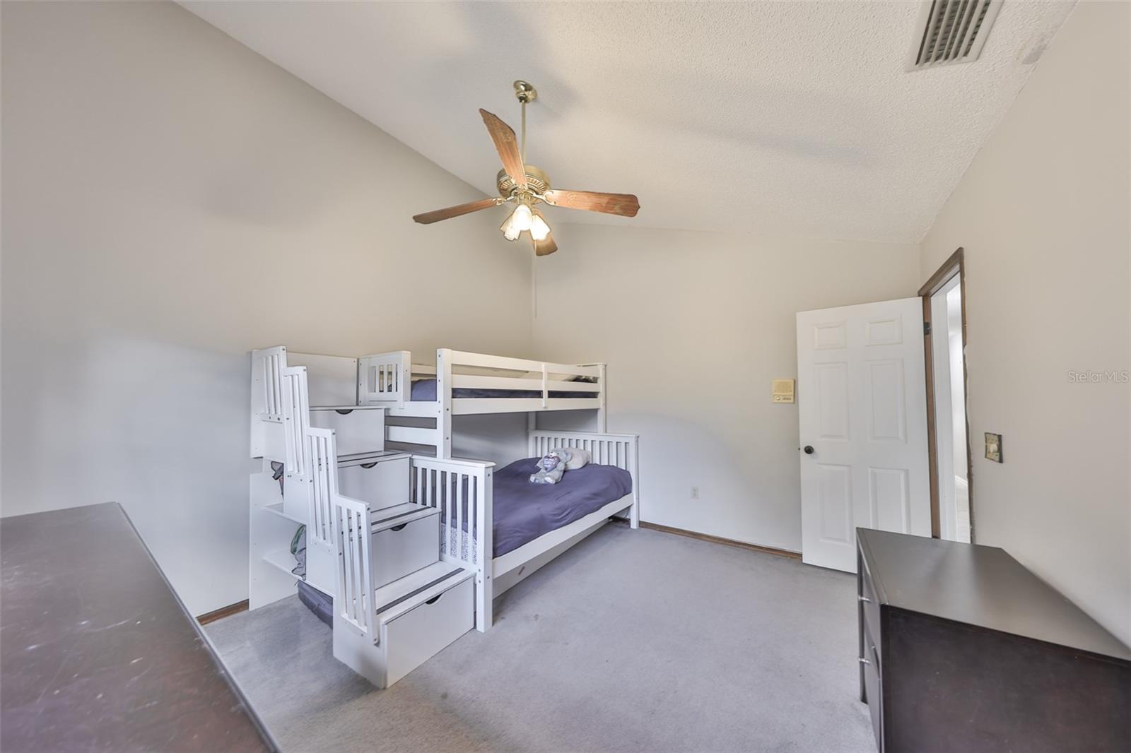 Listing photo id 34 for 1902 Sweet Bay Court