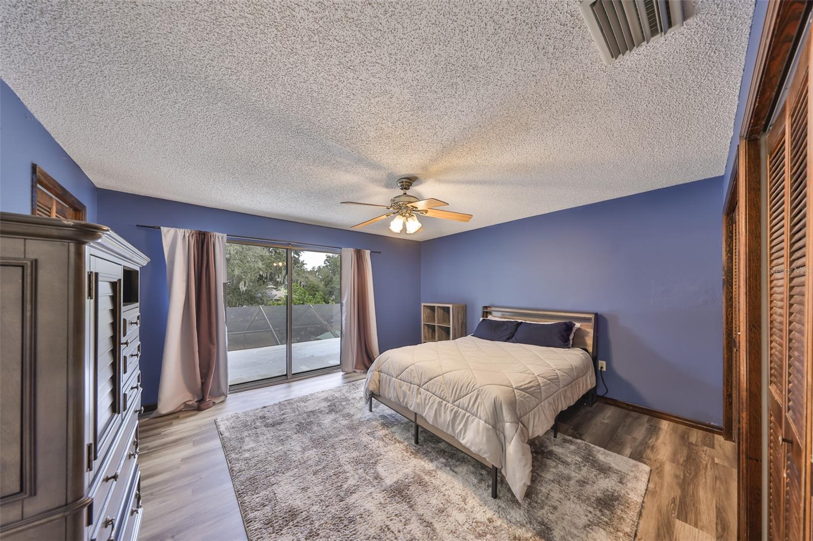 Listing photo id 36 for 1902 Sweet Bay Court